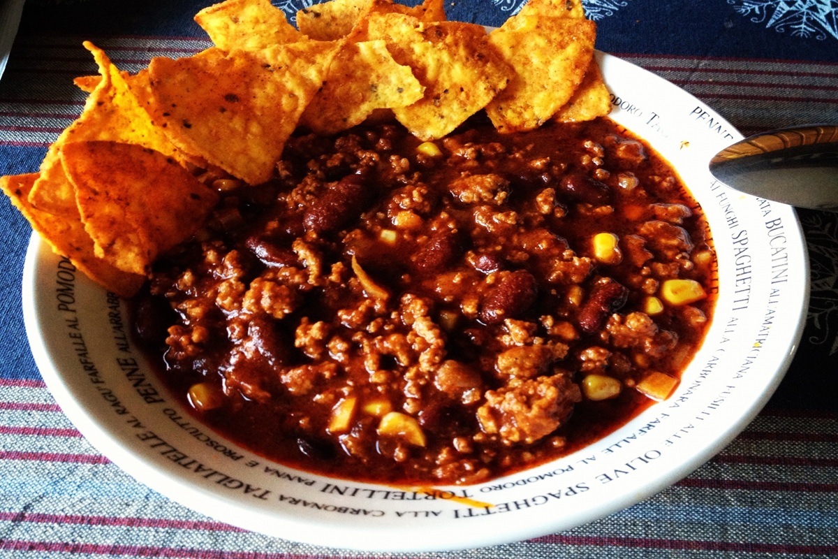 Chili com carne encorpado em tigela